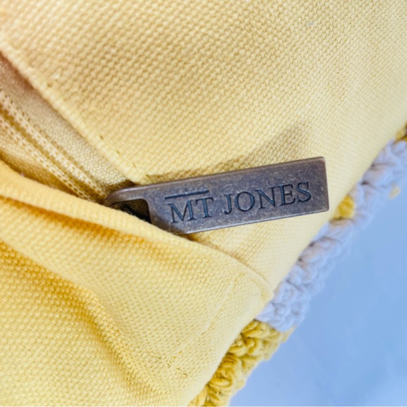 New MT JONES Bumble Bee Daisies Yellow White Accent Needle Point Pillow 19" x 13 - Picture 3 of 4